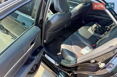 Седан Toyota Camry 2018 в 