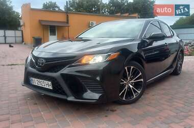 Седан Toyota Camry 2018 в Миргороде