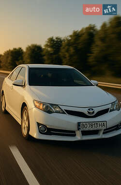 Седан Toyota Camry 2014 в Тернополе