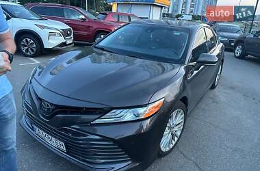 Седан Toyota Camry 2017 в Киеве
