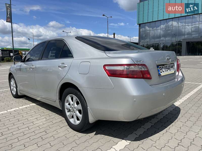 Седан Toyota Camry 2009 в Львові