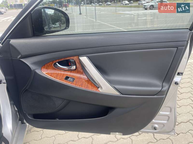 Седан Toyota Camry 2009 в Львові