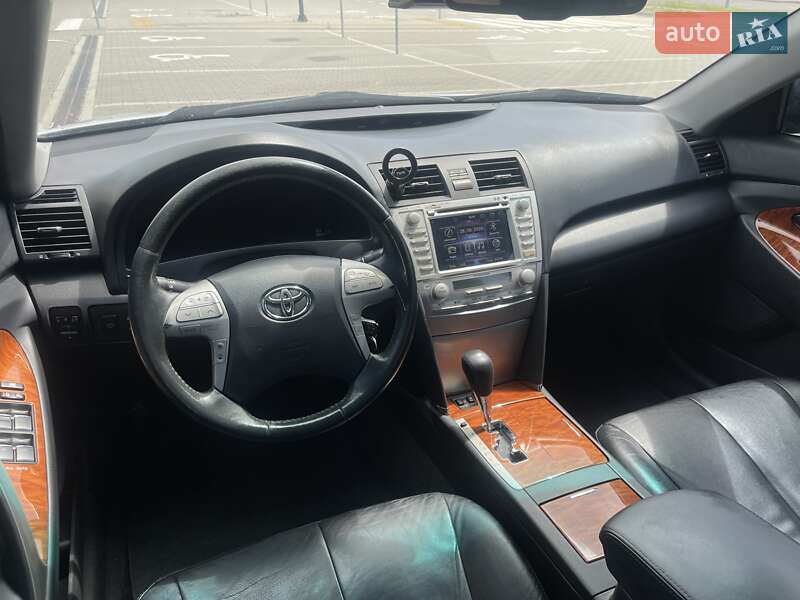 Седан Toyota Camry 2009 в Львові