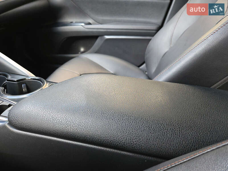 Седан Toyota Camry 2019 в Виннице