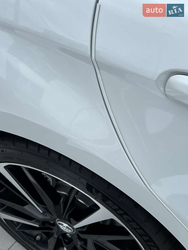 Седан Toyota Camry 2019 в Киеве