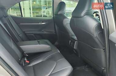 Седан Toyota Camry 2023 в 