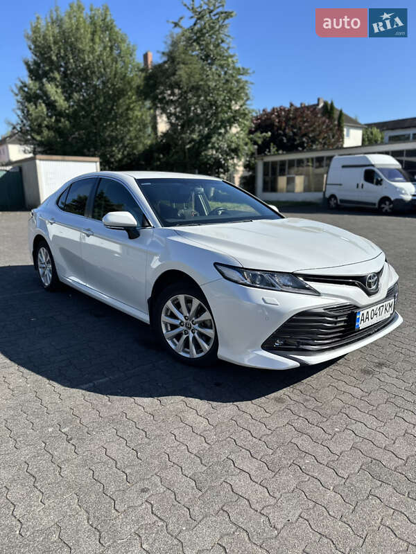 Toyota Camry 2019