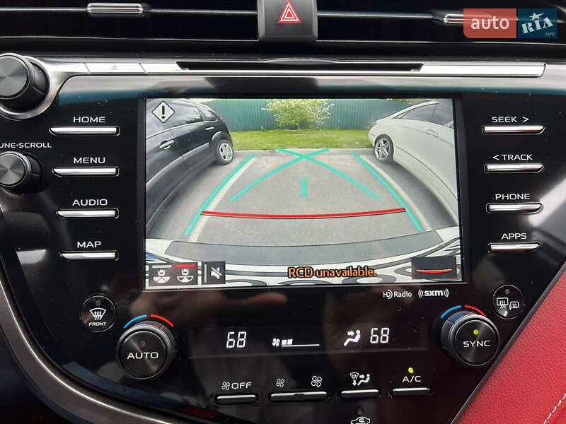 Седан Toyota Camry 2019 в Киеве