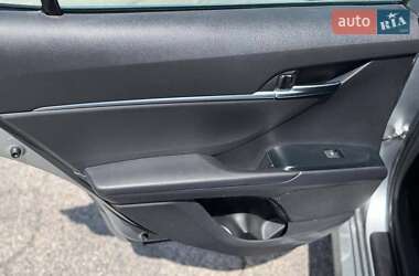 Седан Toyota Camry 2019 в 