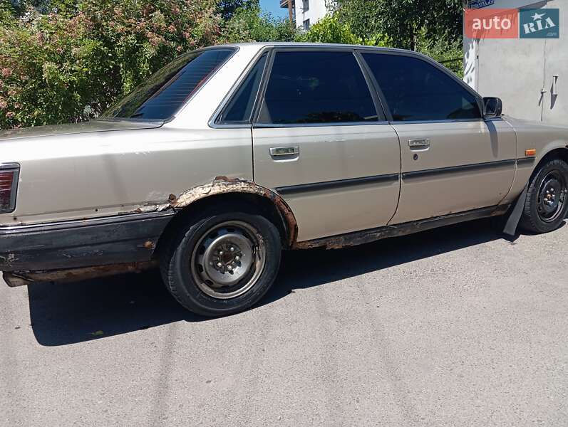 Седан Toyota Camry 1987 в Черновцах