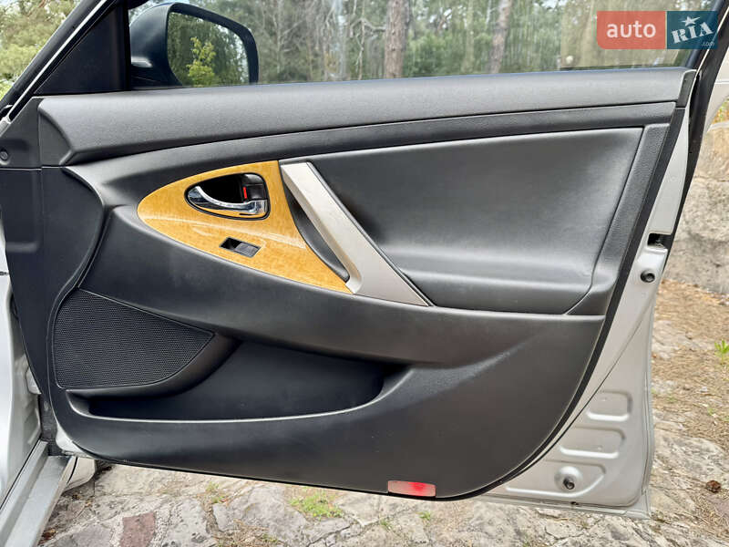 Седан Toyota Camry 2006 в Харькове