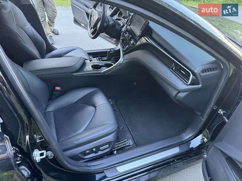 Седан Toyota Camry 2021 в Києві