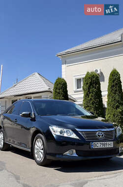 Седан Toyota Camry 2013 в Львові