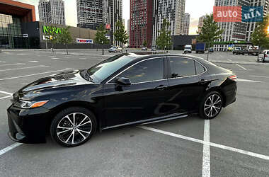 Седан Toyota Camry 2018 в Києві