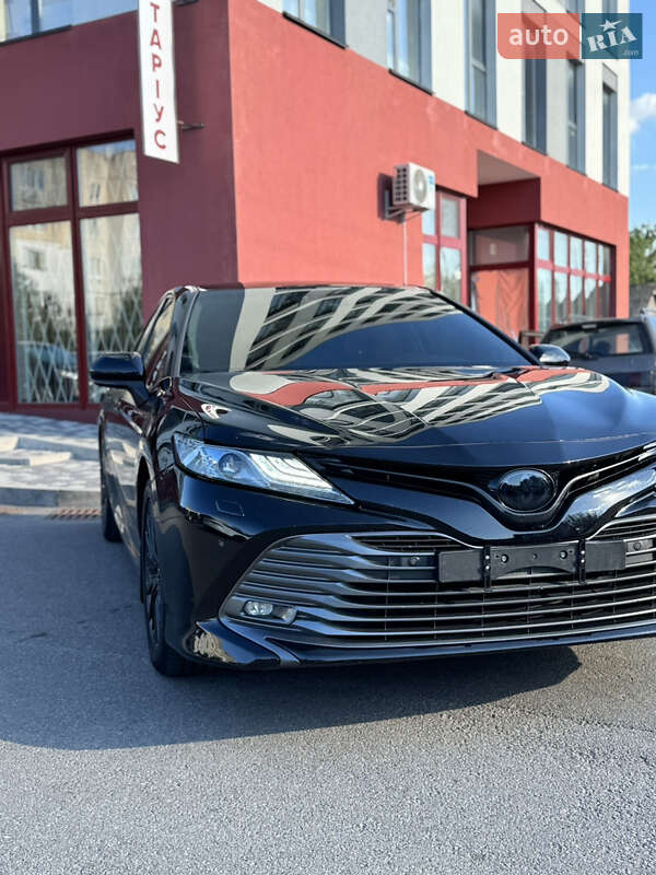 Седан Toyota Camry 2019 в Києві