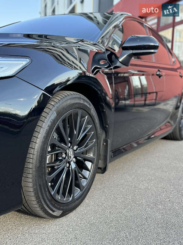 Седан Toyota Camry 2019 в Києві