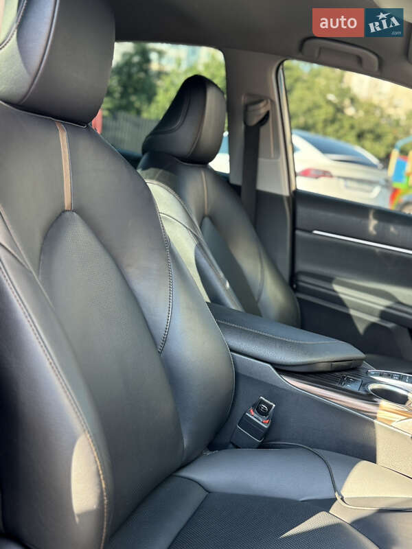 Седан Toyota Camry 2019 в Києві