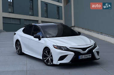 Седан Toyota Camry 2017 в Дніпрі