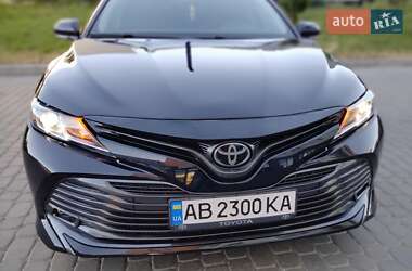 Седан Toyota Camry 2019 в Виннице