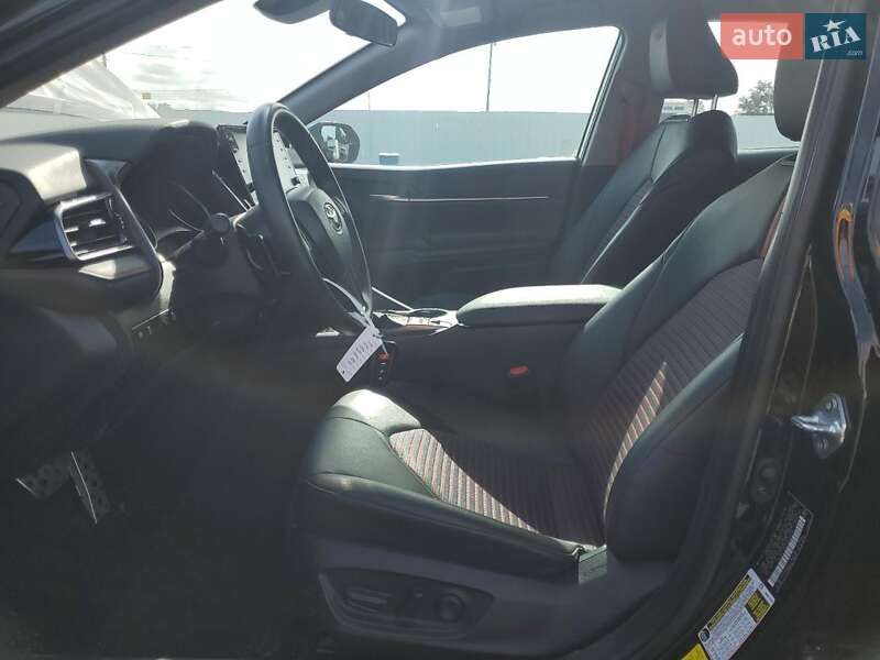 Седан Toyota Camry 2023 в Львове
