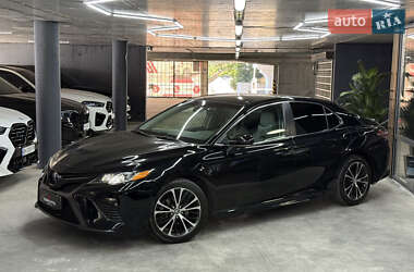 Седан Toyota Camry 2018 в 