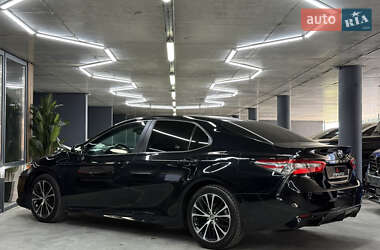 Седан Toyota Camry 2018 в 