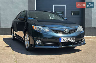 Седан Toyota Camry 2013 в Києві