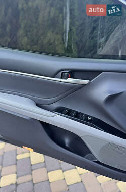 Седан Toyota Camry 2018 в 
