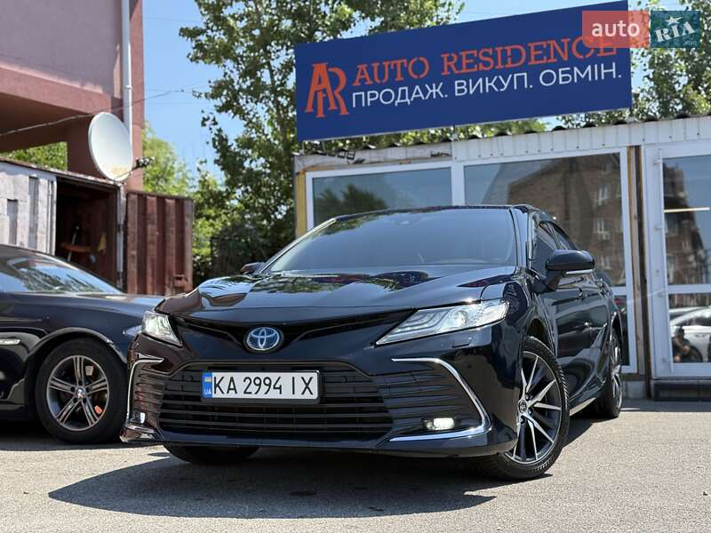 Toyota Camry 2021