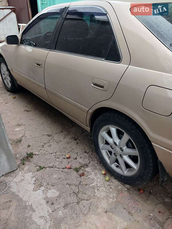 Седан Toyota Camry 1999 в Затишші
