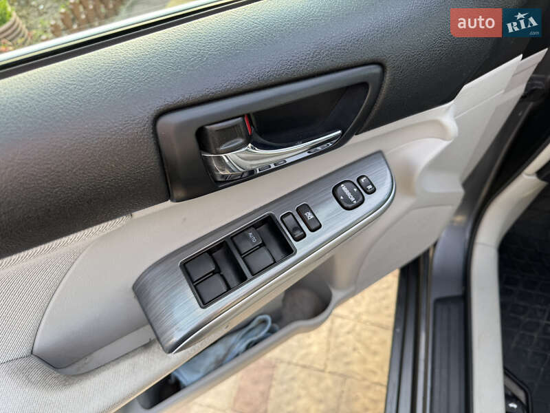 Седан Toyota Camry 2012 в Львові