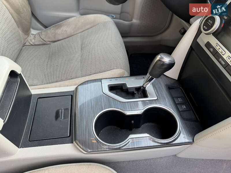 Седан Toyota Camry 2012 в Львові