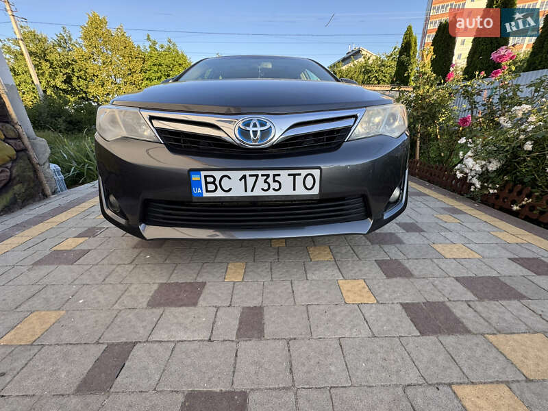 Седан Toyota Camry 2012 в Львові