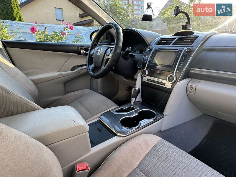 Седан Toyota Camry 2012 в Львові