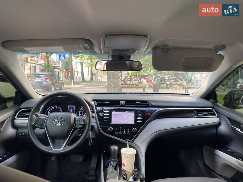 Седан Toyota Camry 2017 в Рівному
