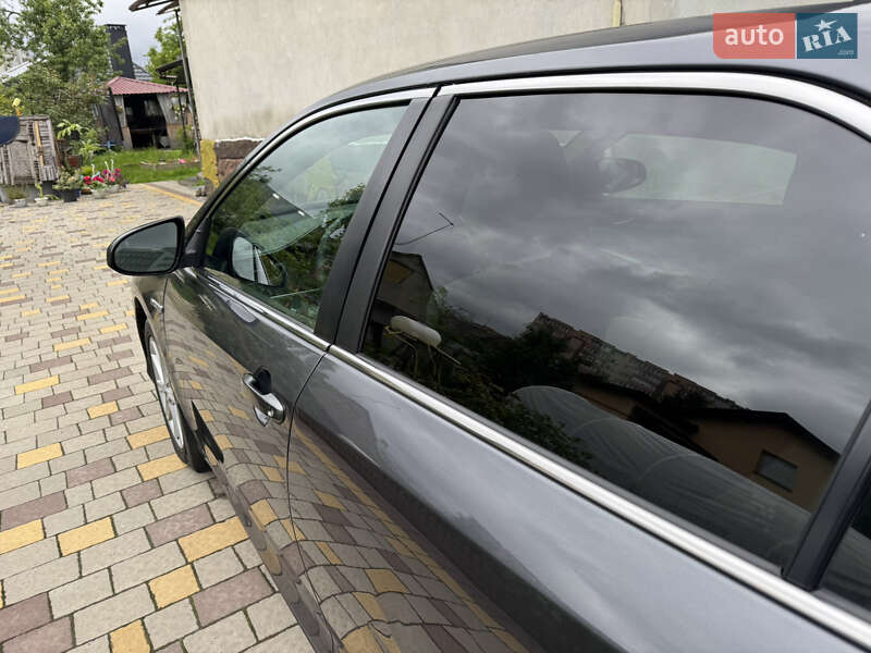 Седан Toyota Camry 2012 в Львові