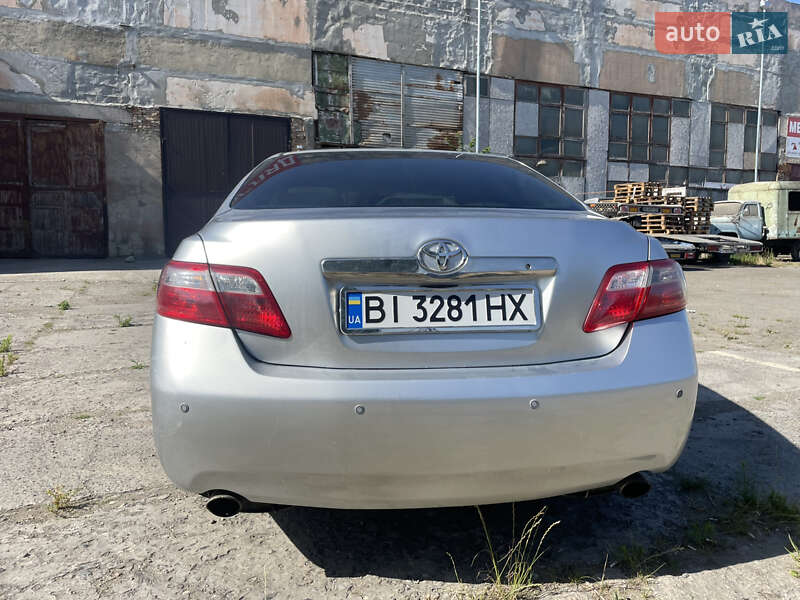 Седан Toyota Camry 2006 в Ровно