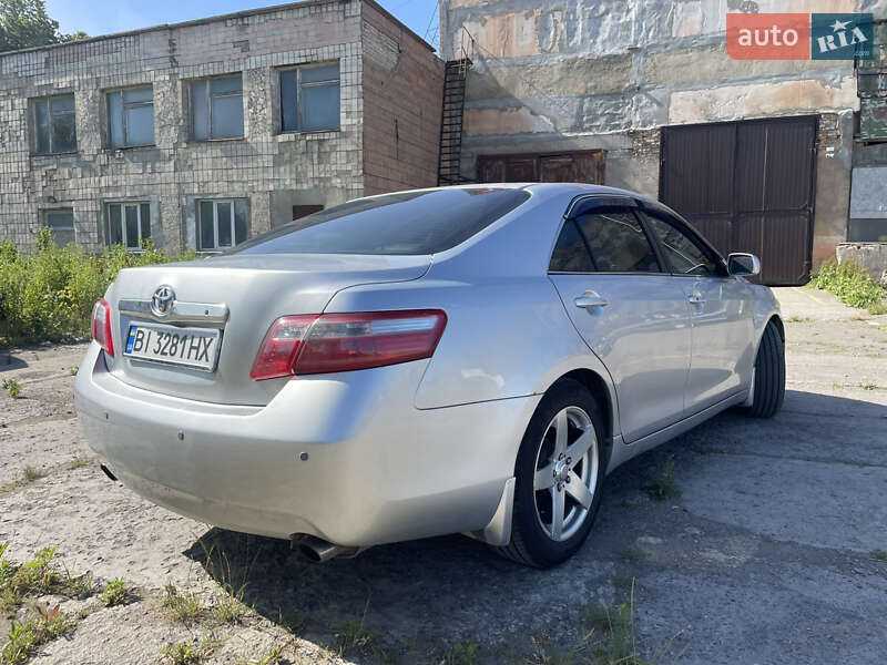 Седан Toyota Camry 2006 в Ровно