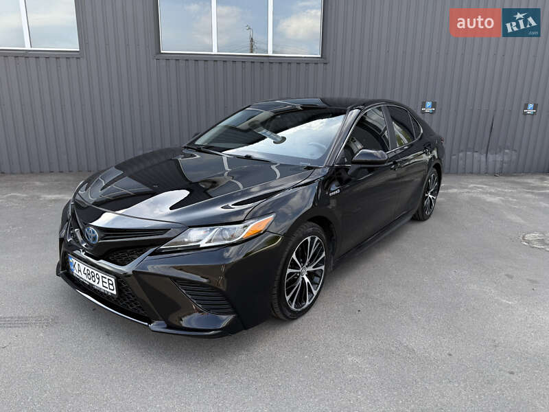Седан Toyota Camry 2019 в Києві