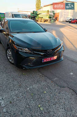 Седан Toyota Camry 2018 в Николаеве