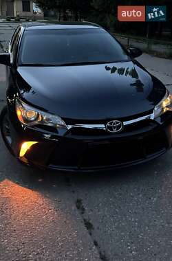 Седан Toyota Camry 2016 в Чугуеве