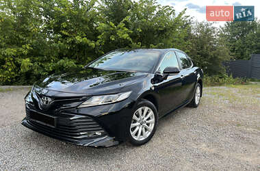Седан Toyota Camry 2018 в Виннице
