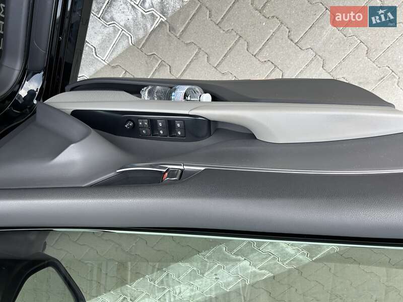 Седан Toyota Camry 2017 в Киеве фото 41 Седан Toyota Camry 2017 в Киеве