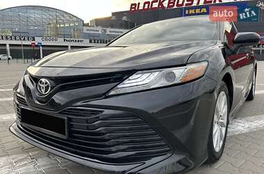 Седан Toyota Camry 2017 в Киеве