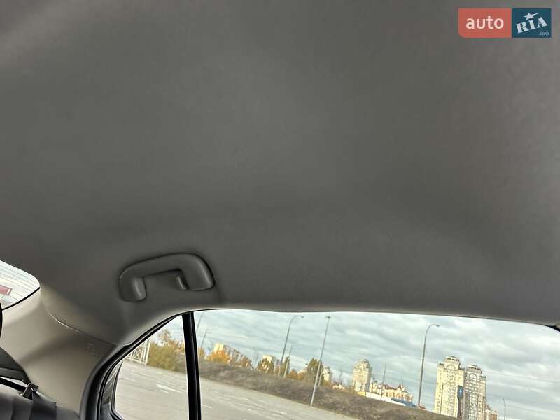 Седан Toyota Camry 2017 в Киеве фото 70 Седан Toyota Camry 2017 в Киеве