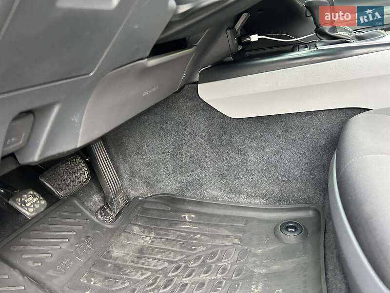 Седан Toyota Camry 2017 в Киеве фото 37 Седан Toyota Camry 2017 в Киеве