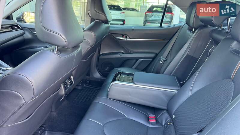 Седан Toyota Camry 2019 в Ивано-Франковске