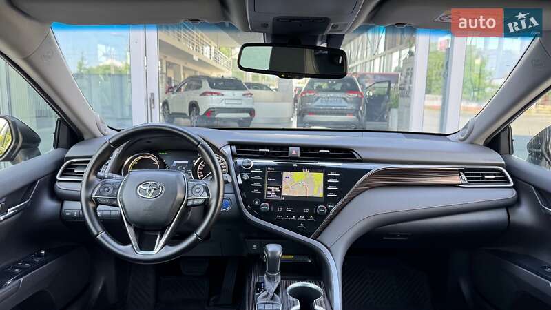 Седан Toyota Camry 2019 в Ивано-Франковске