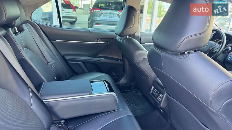 Седан Toyota Camry 2019 в Ивано-Франковске