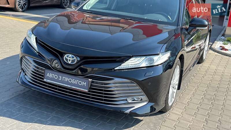 Седан Toyota Camry 2019 в Ивано-Франковске